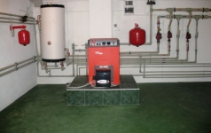Установка систем автоматики,Гидроаккумулятор установленный дома